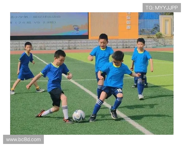 围绕十五岁成长的小学生足球技能与团队协作全面提升指南实战应用